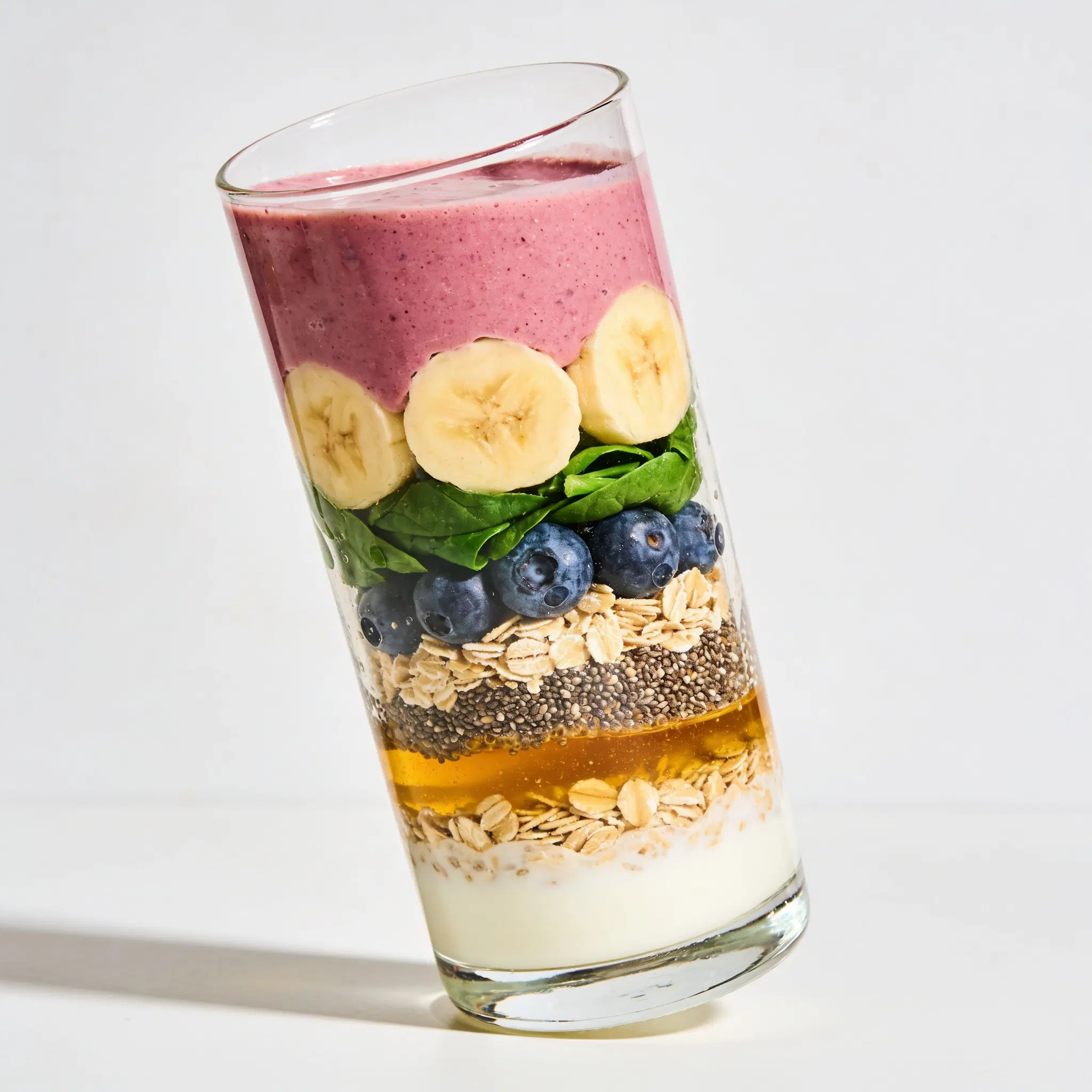 Smoothie z bananem, owocami i szpinakiem