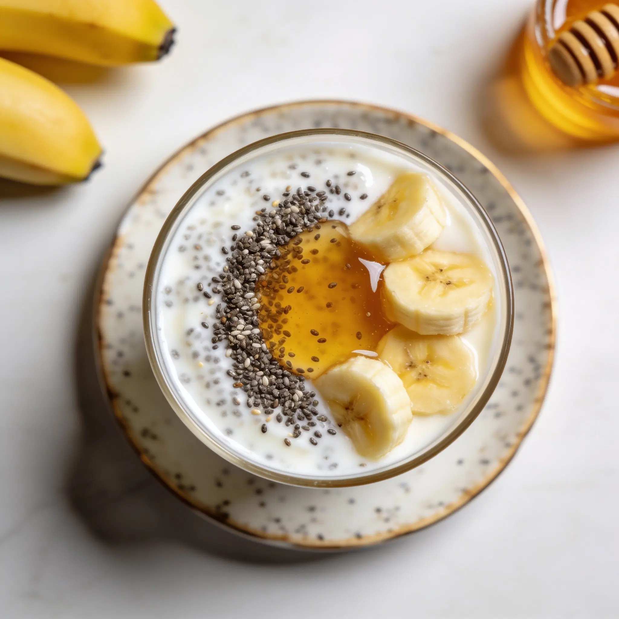 Kefir z bananem, chia i miodem